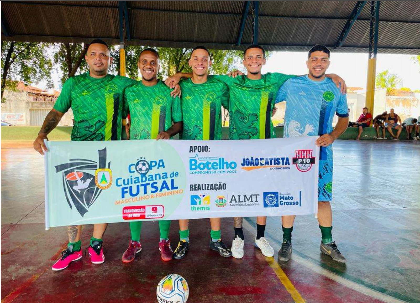 Equipe esportiva reunida em evento